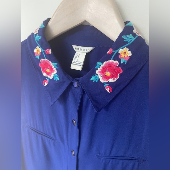 Forever 21 - Embroidered Floral Collar Sleeveless Blouse - Size Small - Picture 3 of 7